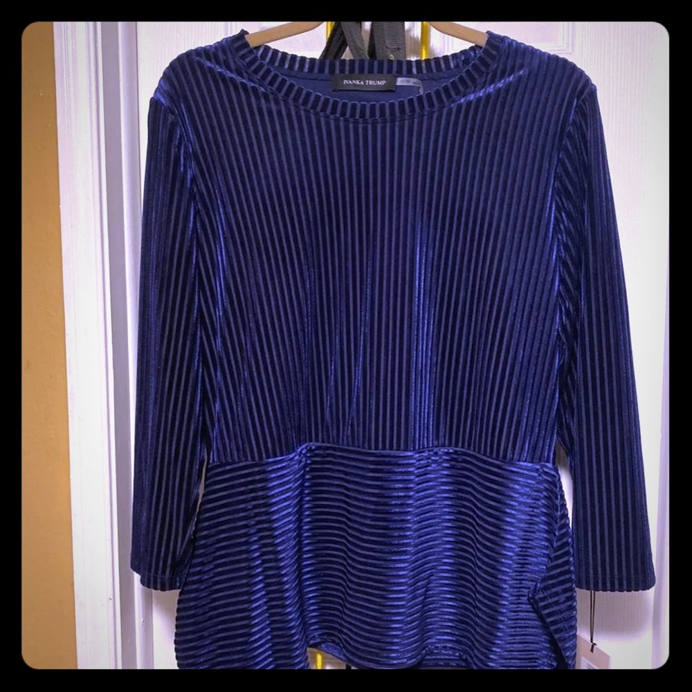 Ivanka trump top size M